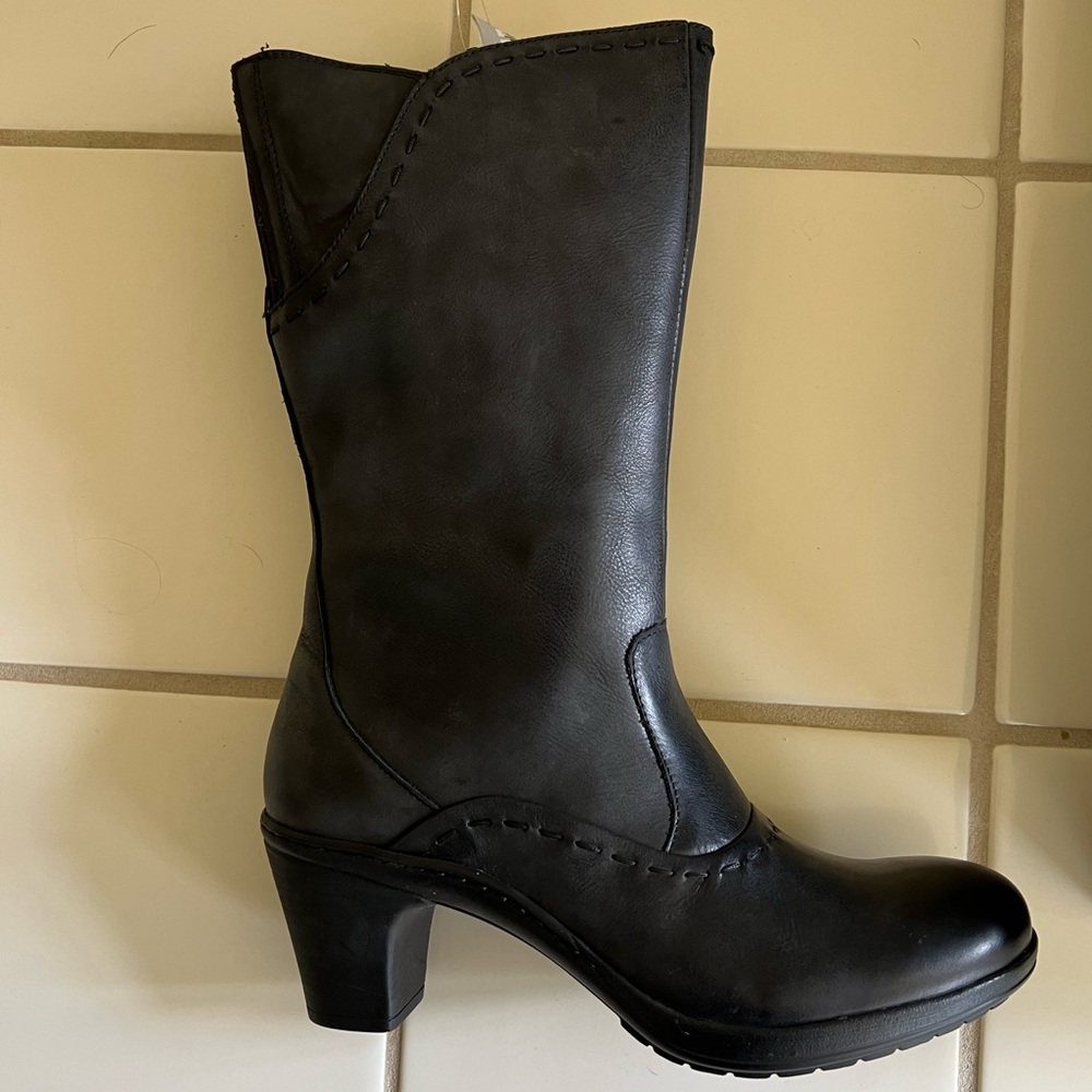 josef seibel women’s black boots with detailing
